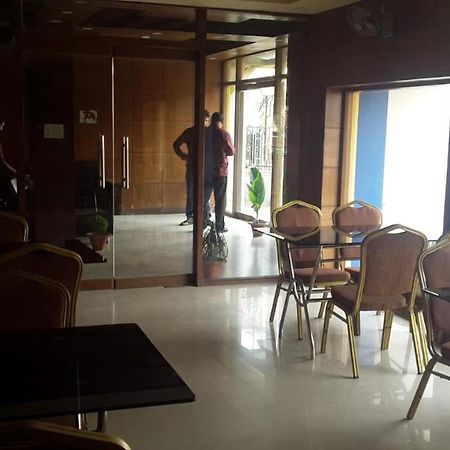 Hotel Shelter Tarapith Bagian luar foto