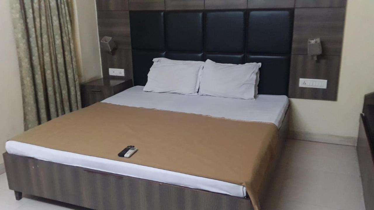Hotel Shelter Tarapith Bagian luar foto